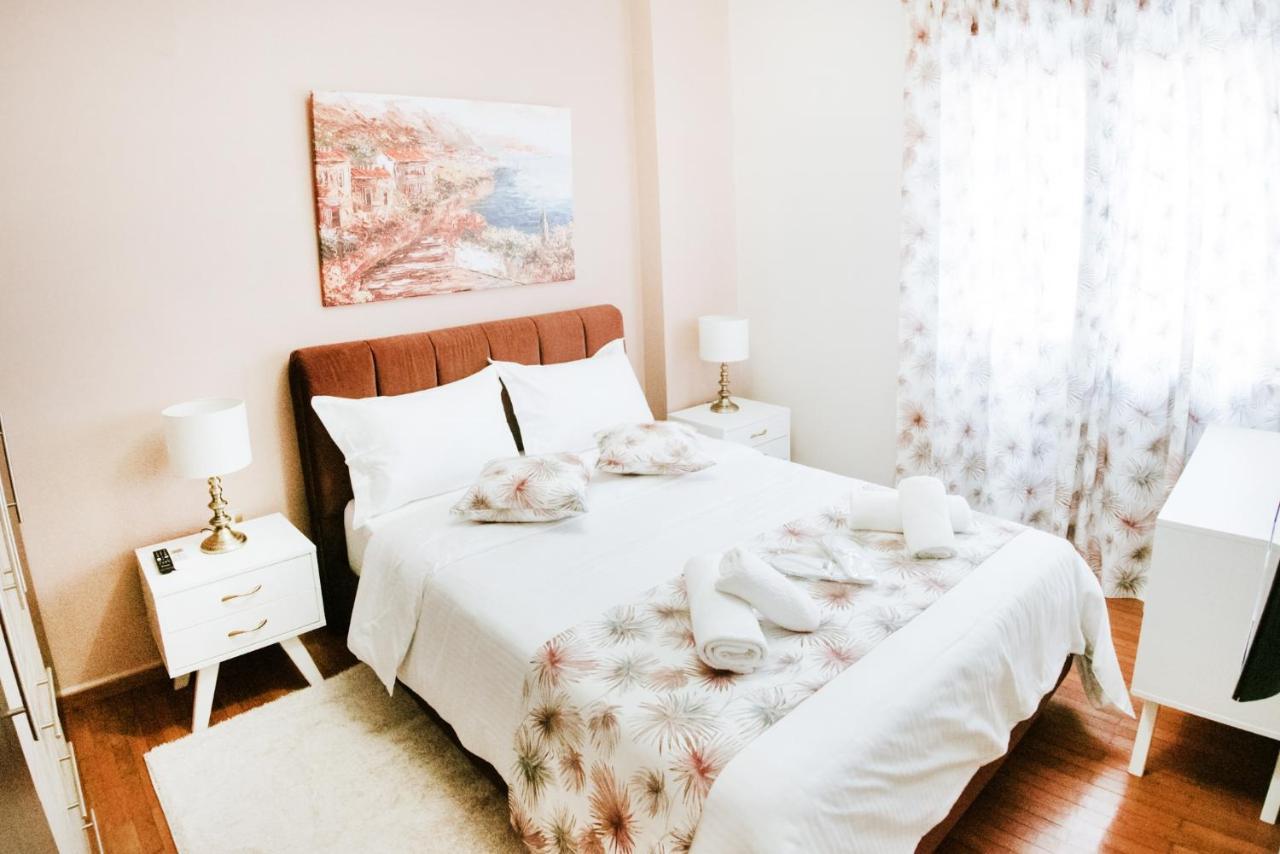 Best House, Ellinou Stratiotou, Ayia, Patra エクステリア 写真