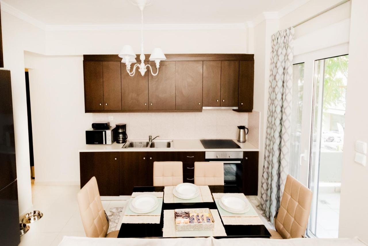 Best House, Ellinou Stratiotou, Ayia, Patra エクステリア 写真